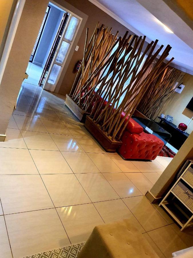Makwatambani Guest Manor *